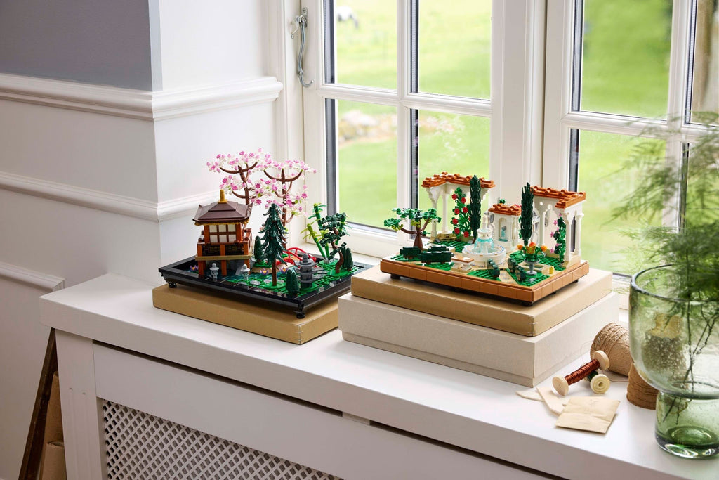 LEGO 10359 Fountain Garden alternate view 1