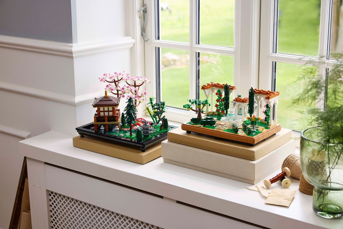 LEGO 10359 Fountain Garden alternate view 1