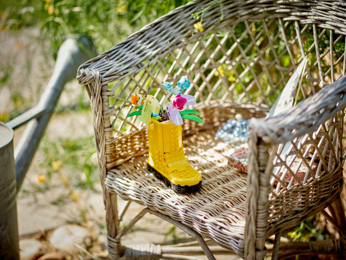 LEGO 31149 Flowers in Watering Can alternate view 2