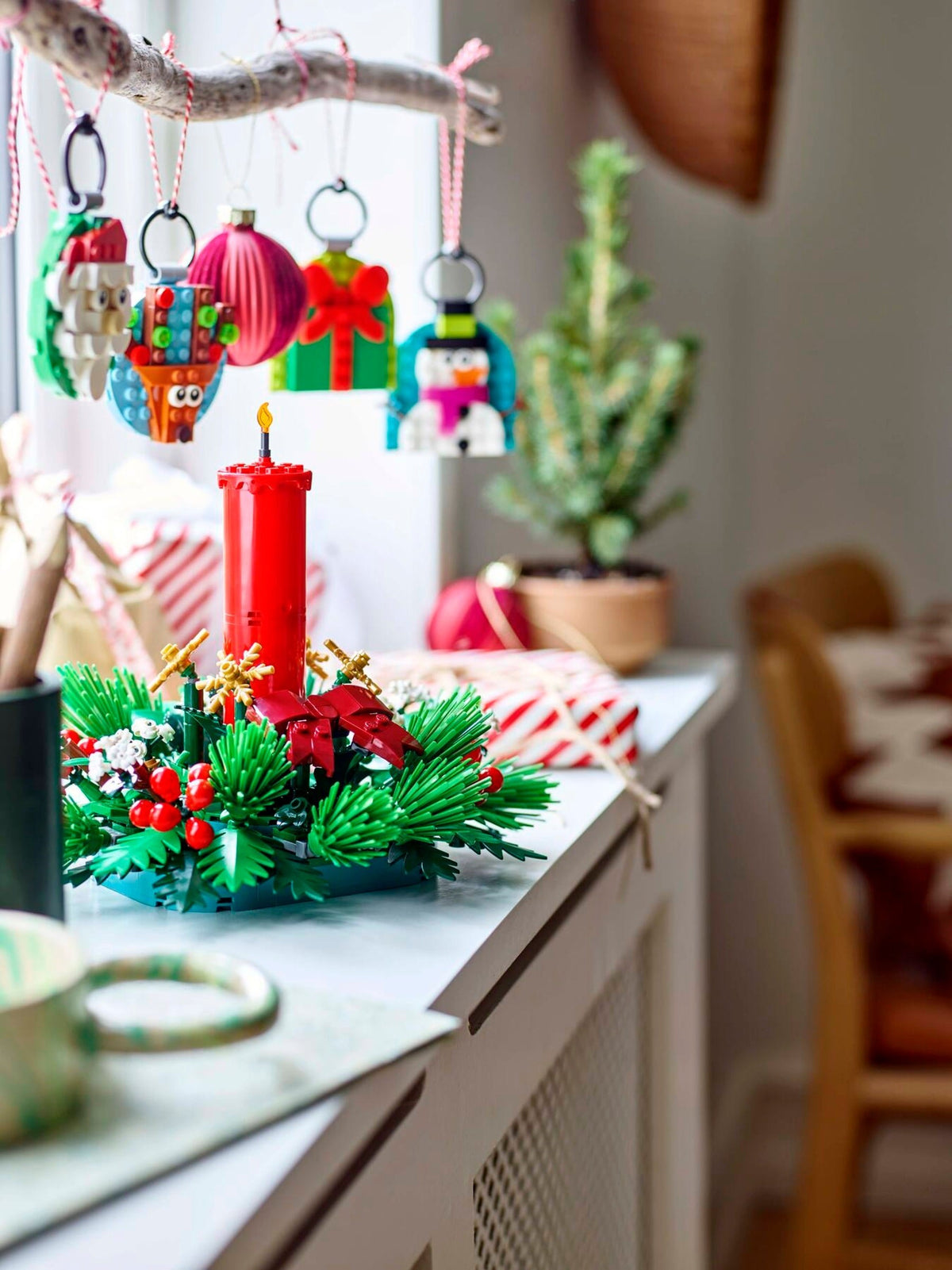 LEGO 40743 Christmas Table Decoration alternate view 1