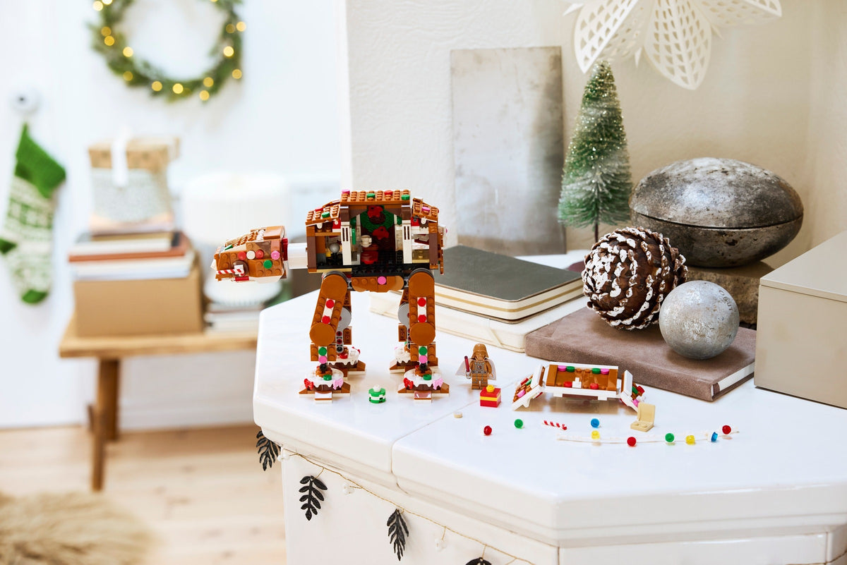 LEGO 40806 Gingerbread AT-AT alternate view 3