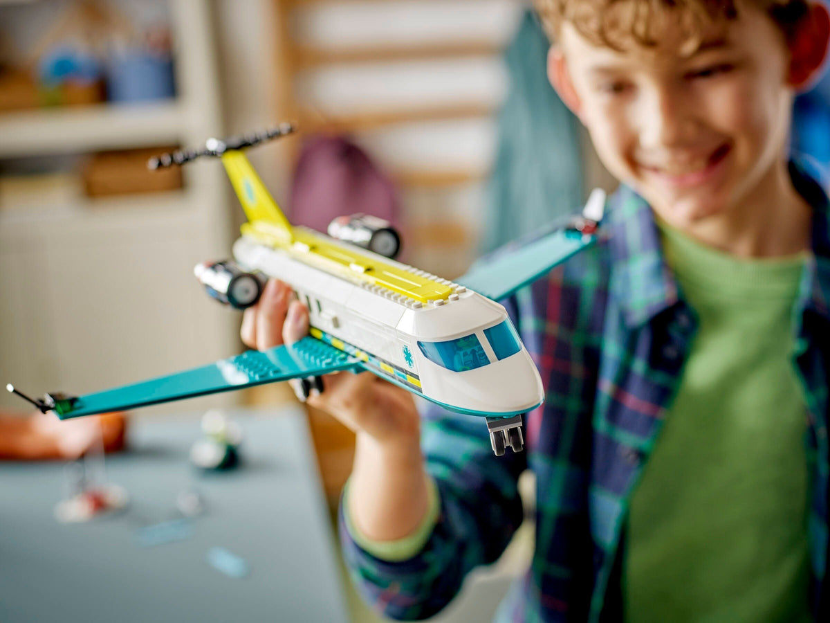 LEGO 60465 Air Ambulance alternate view 4