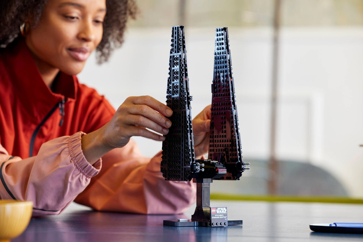 LEGO 75406 Kylo Ren's Command Shuttle alternate view 4
