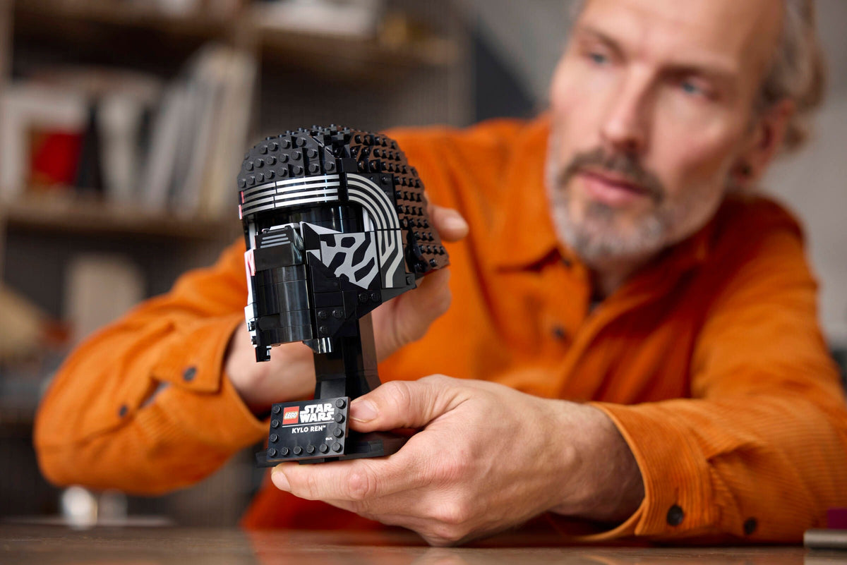 LEGO 75415 Kylo Ren Helmet alternate view 3