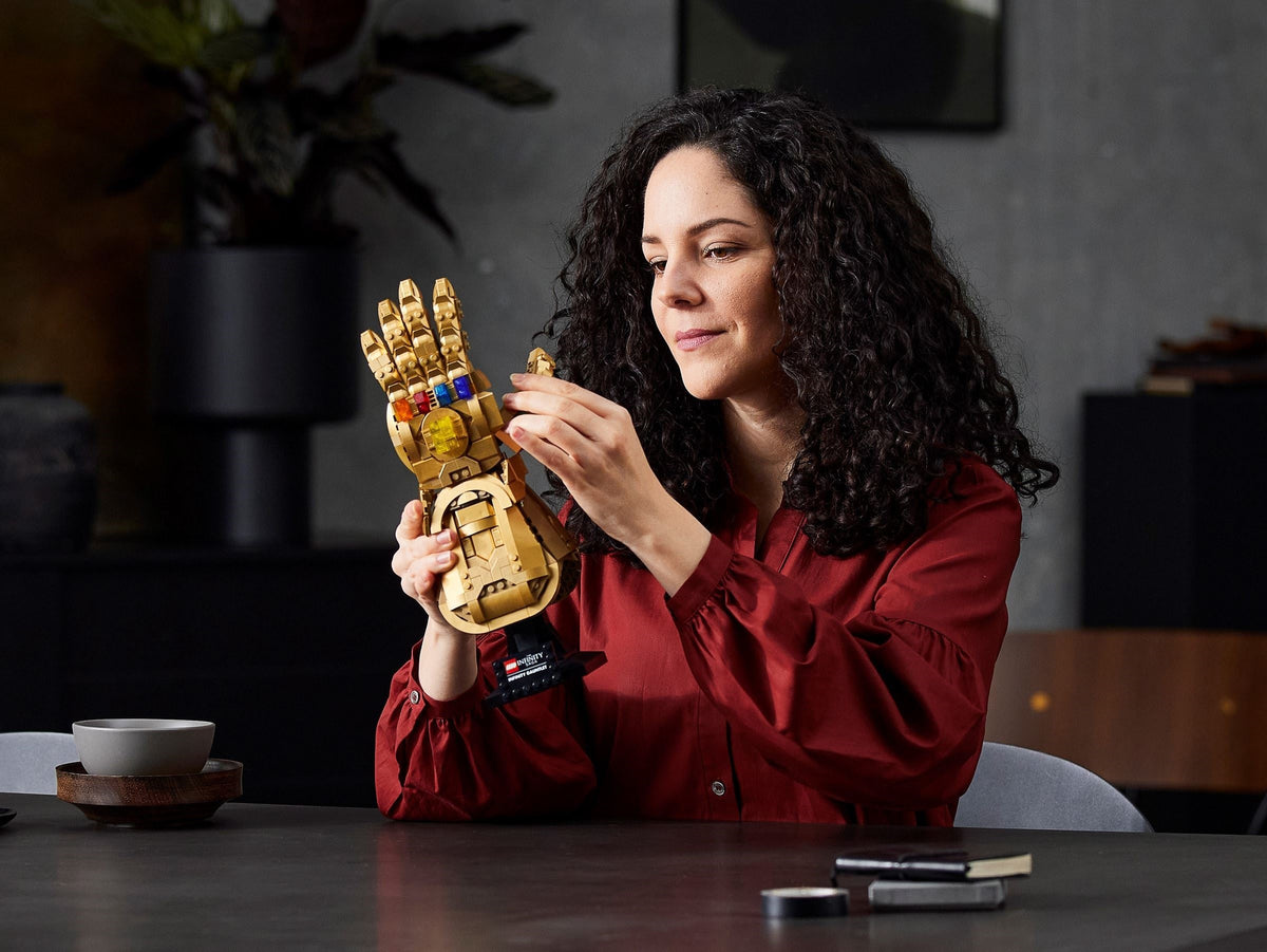 LEGO 76191 Infinity Gauntlet alternate view 2